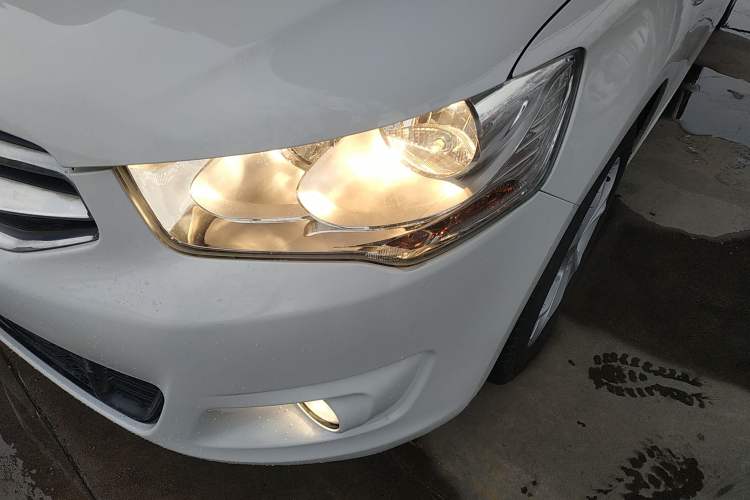 Used Citroen Elysee 2015 Zhishang Edition 1.6L Manual Fashion Model
