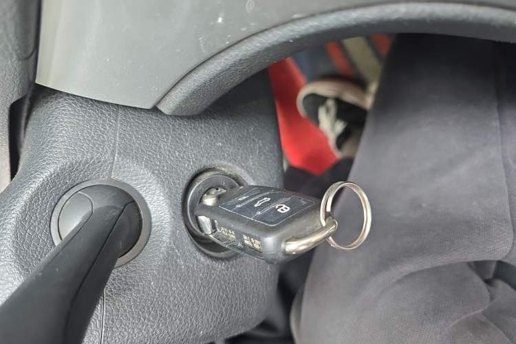 Used Volkswagen Gran Lavida 2013 1.6L Automatic Fashion Model Vehicle Key