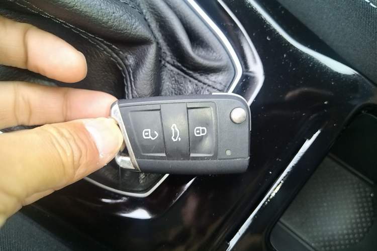 Used Volkswagen Tharu 2025 NewRui 300TSI Prestige Edition
