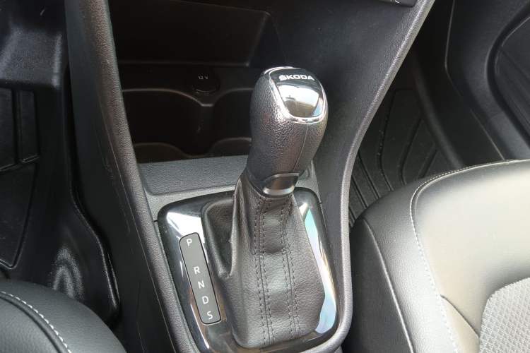 Used Skoda Rapid Spaceback 2016 Revised 1.6L Automatic Chuanxing Version Gear Lever