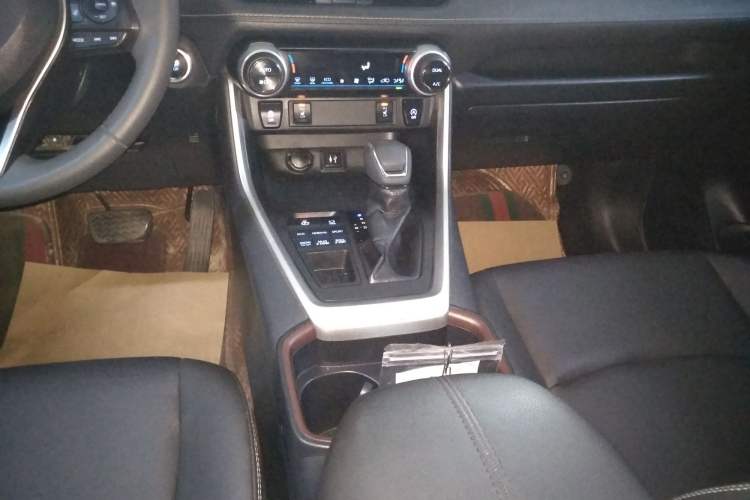 Used Toyota RAV4 2021 2.0L CVT 4x4 Style PLUS Edition
