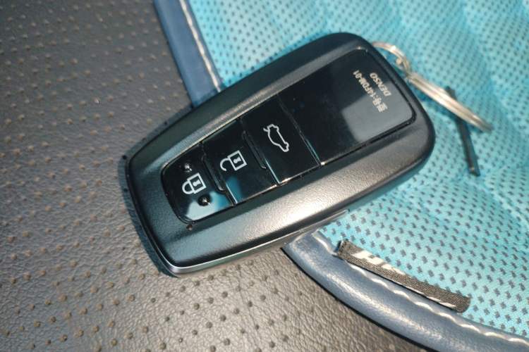 Used Toyota Avalon 2023 Dual-Engine 2.5L Luxury Edition Vehicle Key