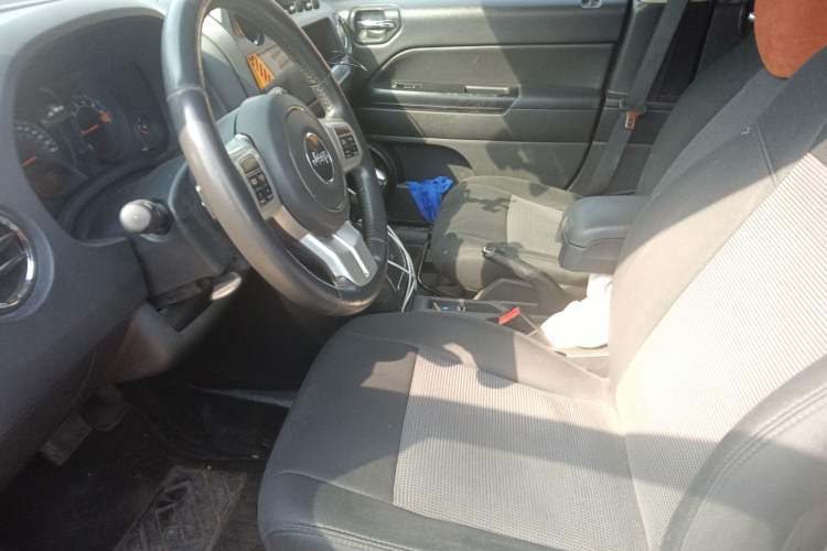 Used Jeep Compass 2013 2.4L four-wheel-drive sport version
