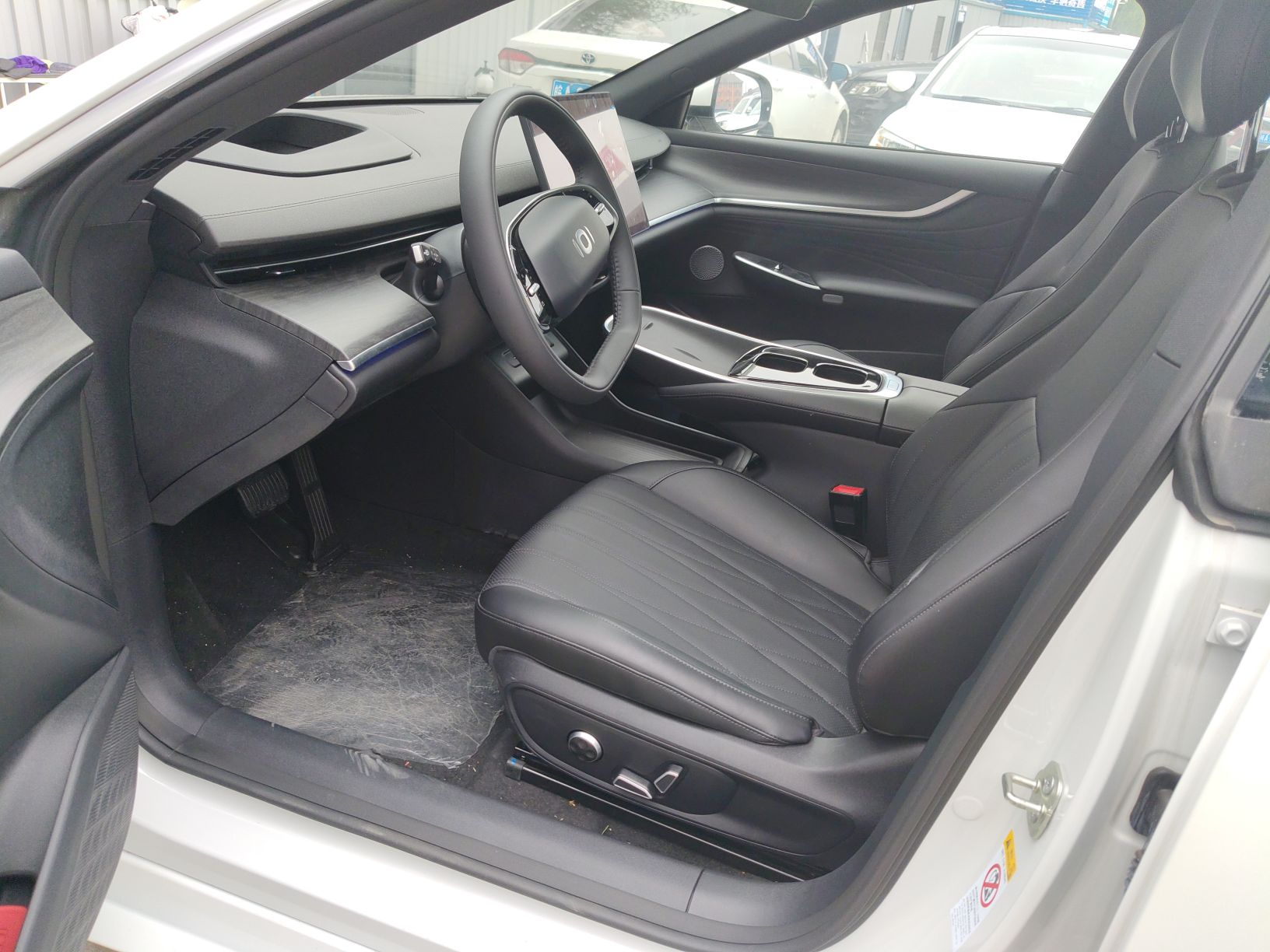 Переднее сиденье в автомобиле