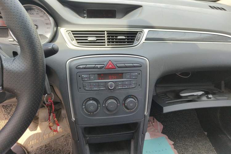 Used Peugeot 308 2014 Enjoy Edition Classic 1.6L Manual YouShang Model Audio And AC Panel