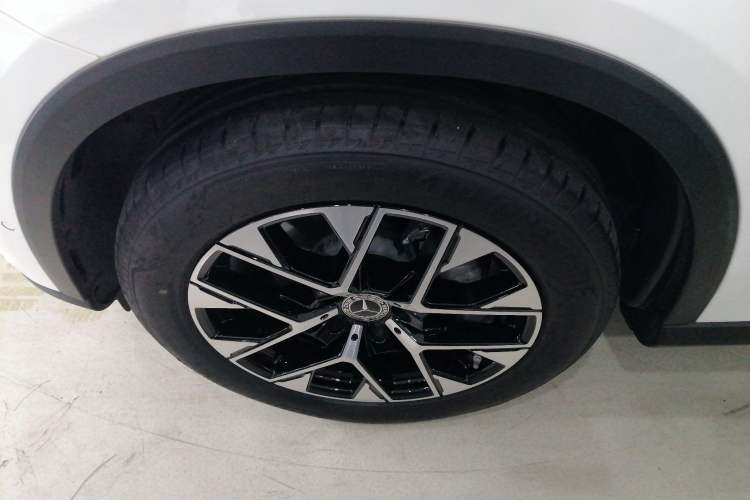 Used Mercedes-Benz GLC 2023 Facelift GLC 260 L 4MATIC Dynamic Version 5 Seats Left Front Wheel Hub