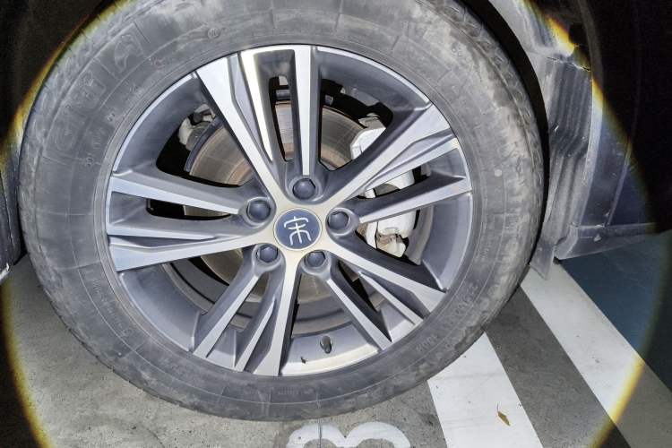 Used BYD Song Pro 2019 1.5T Automatic Elite Edition Right Front Wheel Hub