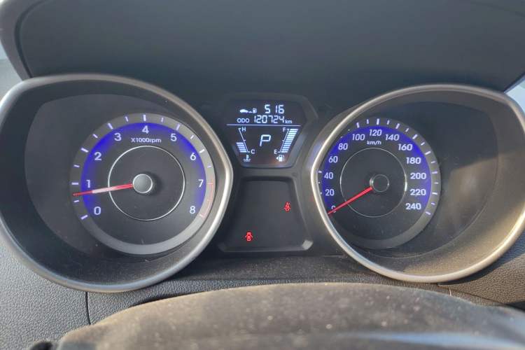 Used Hyundai Elantra (5th Generation / Langdong) 2015 1.6L Automatic Fashion Model