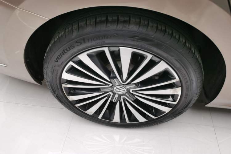 Used Volkswagen Passat 2020 330TSI Luxury Edition China VI