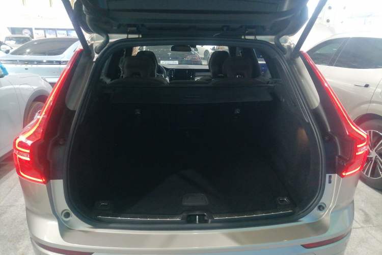 Used Volvo XC60 2023 B5 4x4 Smart Luxury Edition Trunk