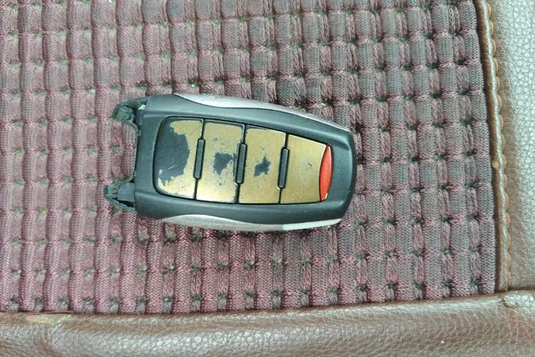 Used Haval H6 2017 Red Label 2.0T Automatic Two-Wheel Drive ZhiShang Model
