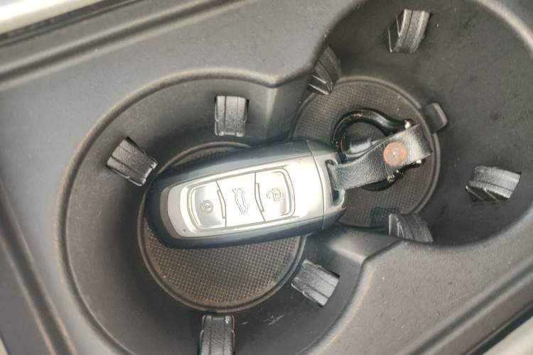 Used Geely Auto Emgrand X7 Sport 2018 1.8TD Automatic Two-Wheel Drive Smart Connect 4G Internet Edition
