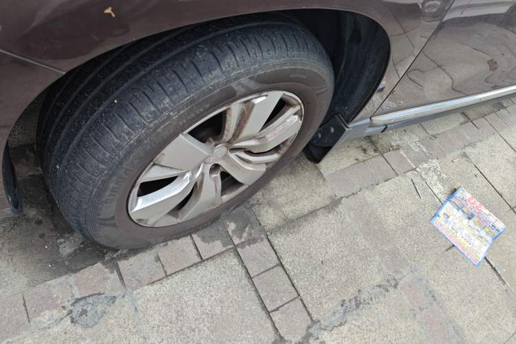 Used Peugeot 2008 2014 1.6L Manual Fashion Edition Exterior 4