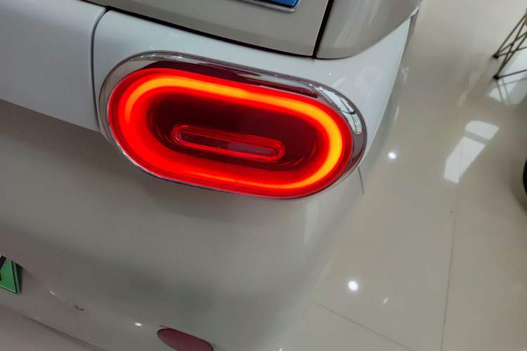 Used Wuling Hongguang MINIEV 2024 3rd Generation 215km Advanced Version Right Rear Taillight