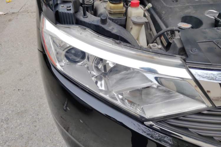 Used Nissan Quest 2015 3.5L SL Right Front Headlight