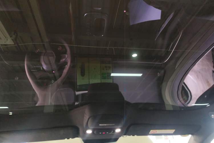 Used Xiaomi Auto SU7 2024 Four-Wheel Drive Ultra-Long Range Advanced Intelligent Driving Max Edition
