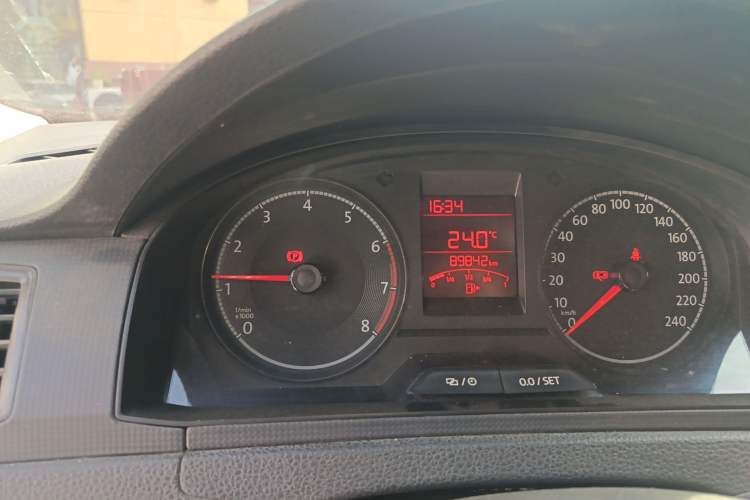 Used Volkswagen Santana 2019 1.5L Manual Fashion Edition China VI Standard Odometer Close Up