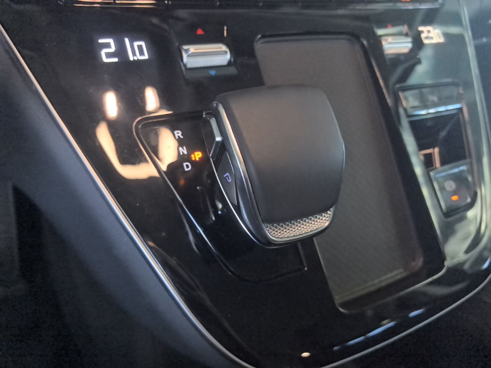 Hongqi HQ9 PHEV 2024 2.0T Four-Wheel Drive Business Edition — снимка 16
