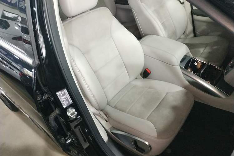 Used Mercedes-Benz R-Class 2014 R 320 4MATIC Business Model