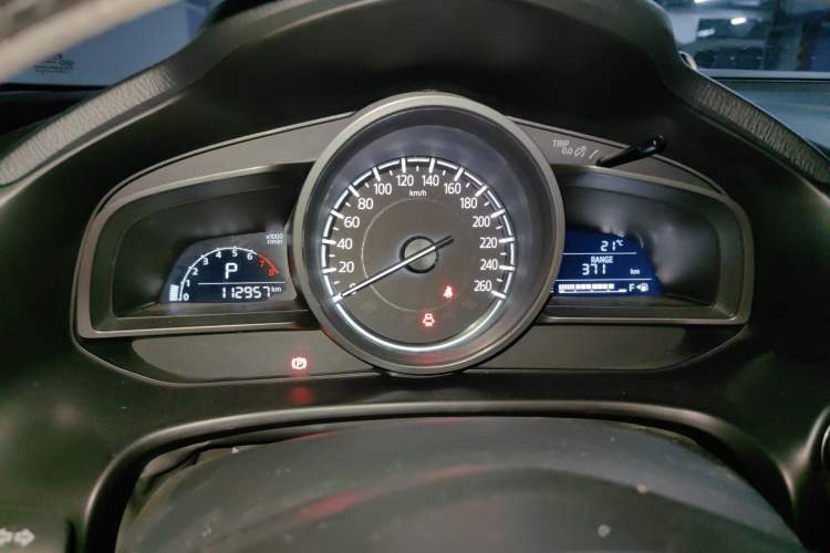 Used Mazda 3 Axela 2017 Hatchback 2.0L Automatic Luxury Model Emission Standard China V Instrument Cluster