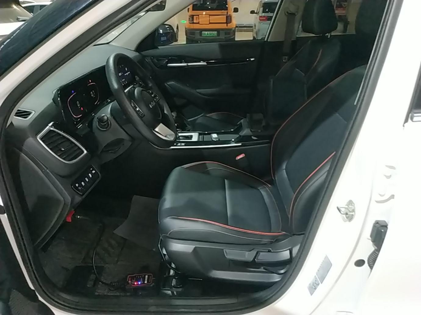 Kia Seltos 2023 1.5L CVT Luxury Edition - Luxury — снимка 17