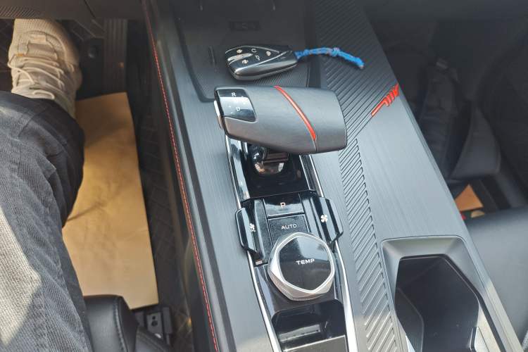 Used CHANGAN OSHAN Z6 2022 Blue Whale 1.5T DCT Smart Navigation Model