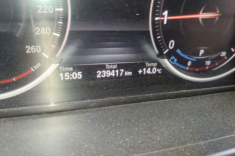 Used BMW 7 Series 2013 730Li Leading Model Odometer Close Up