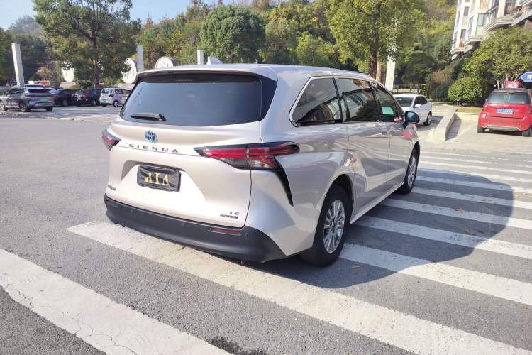 Used Toyota Sienna 2021 2.5L Hybrid Comfort Edition

