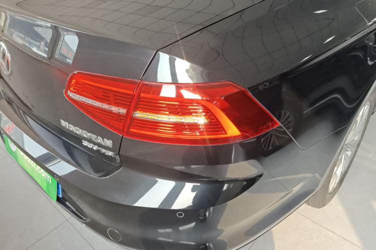 Used Volkswagen Magotan 2018 Facelift 330TSI DSG Luxury Model Right Rear Taillight