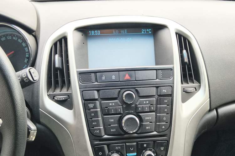 Used Buick GT 2013 XT 1.6L Automatic Fashion Edition Audio And AC Panel