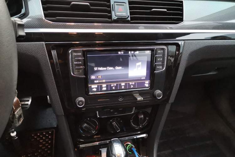 Used Volkswagen C-TREK 2017 1.6L Automatic Comfort Model Audio And AC Panel