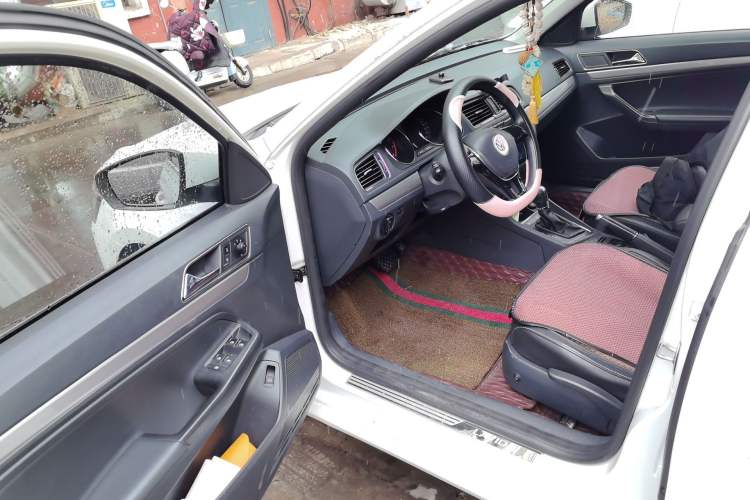 Used Volkswagen Lavida 2015 1.6L Automatic Comfort Edition
