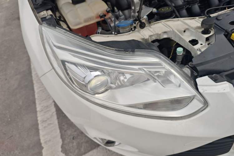 Used Ford Focus 2012 Sedan 1.6L Automatic Fashion Edition Right Front Headlight