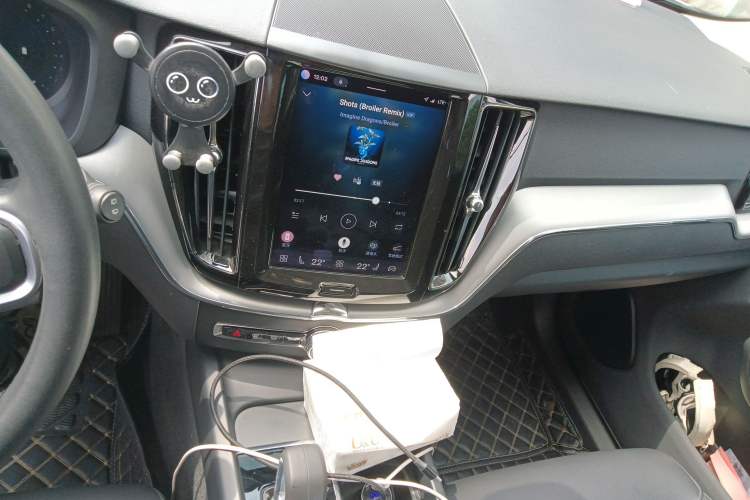 Used Volvo XC60 2022 B5 4x4 Zhiyi Luxury Edition Audio And AC Panel