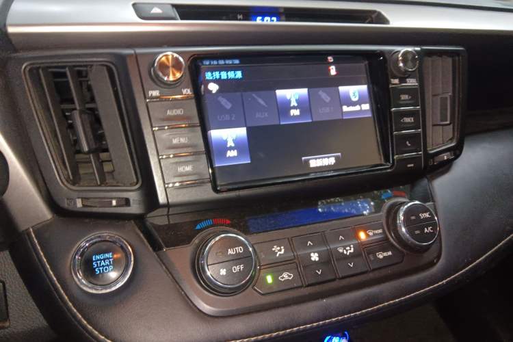 Used Toyota RAV4 2016 2.0L CVT Two-Wheel Drive Fashion Edition China V Standard