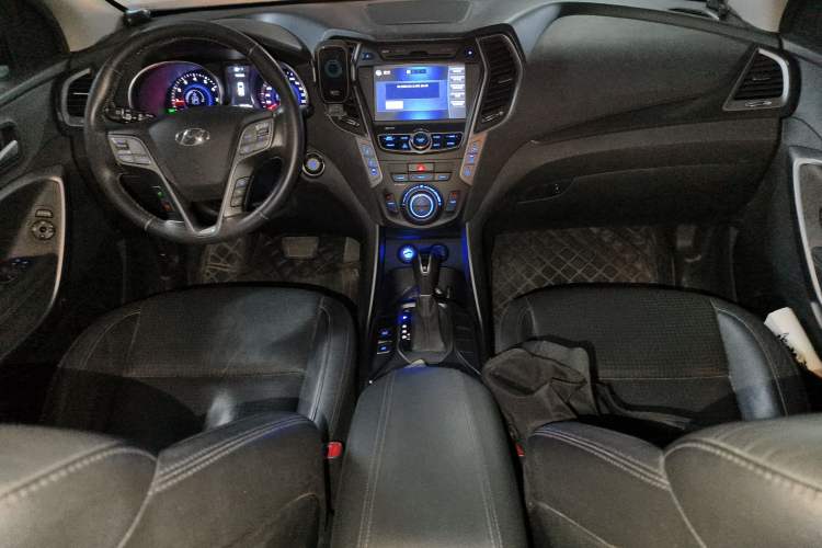 Used Hyundai Santa Fe 2013 2.4L Automatic 4x4 Smart Version