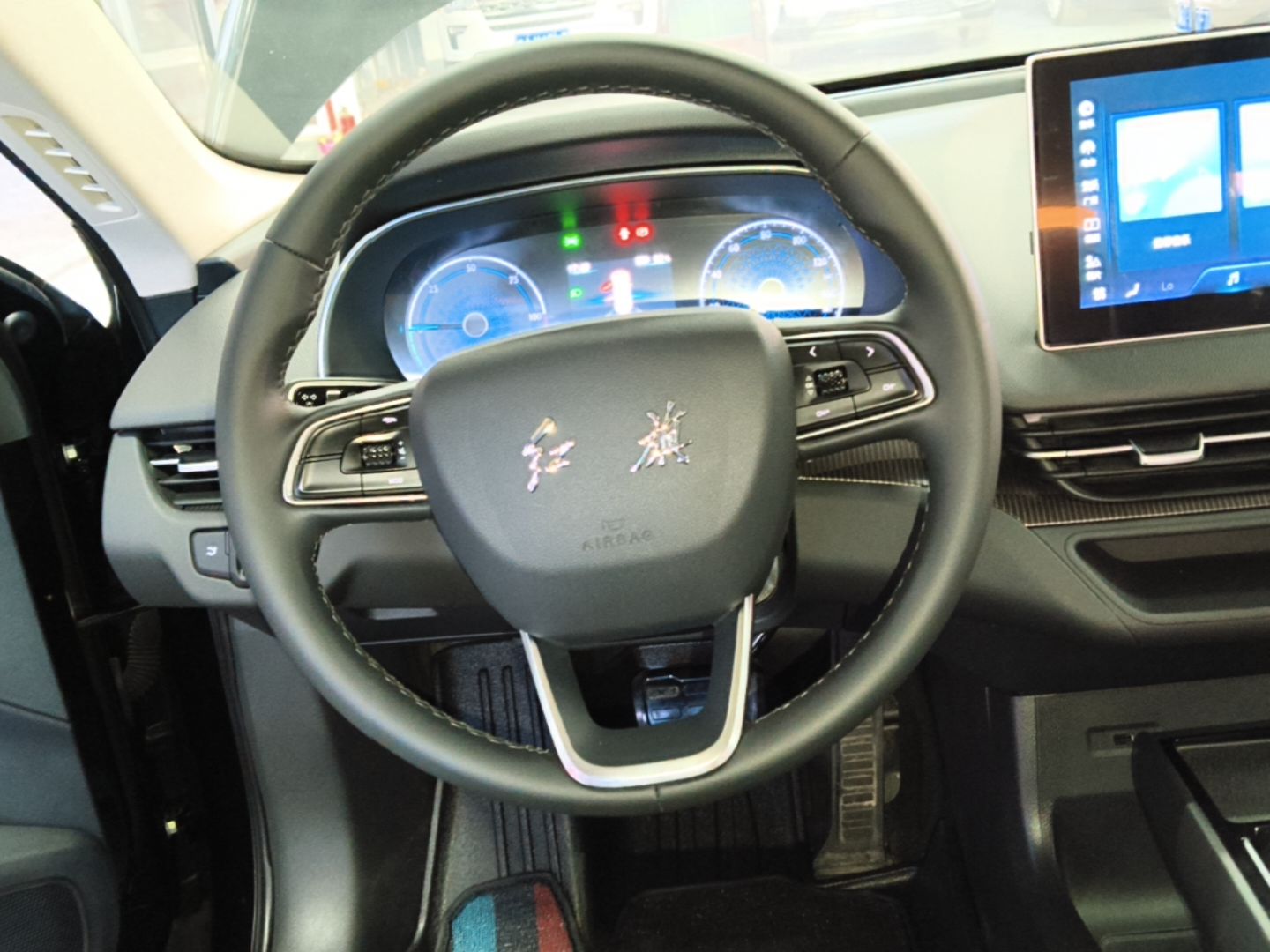 Hongqi E-QM5 2023 Revised Version Basic Travel Edition — снимка 13