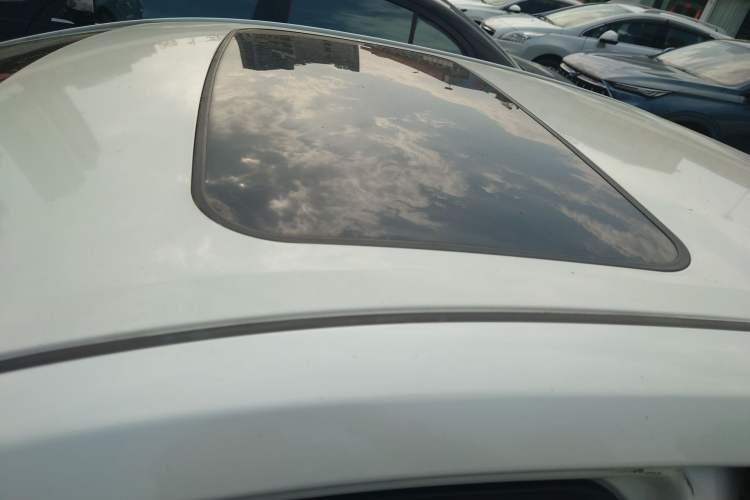 Used Toyota Levin 2016 Dual-Engine 1.8H GS E-CVT Elite Model with Sunroof Roof