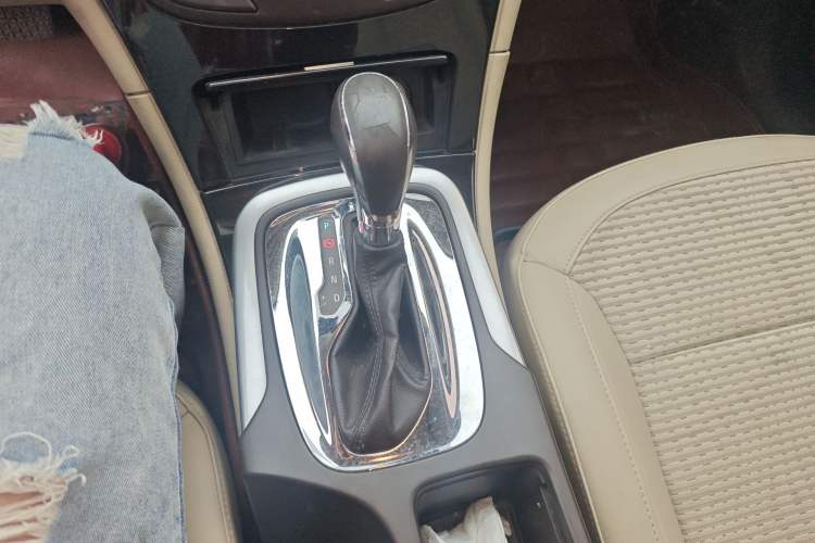 Used Buick Regal 2012 2.0L Comfort Edition Gear Lever