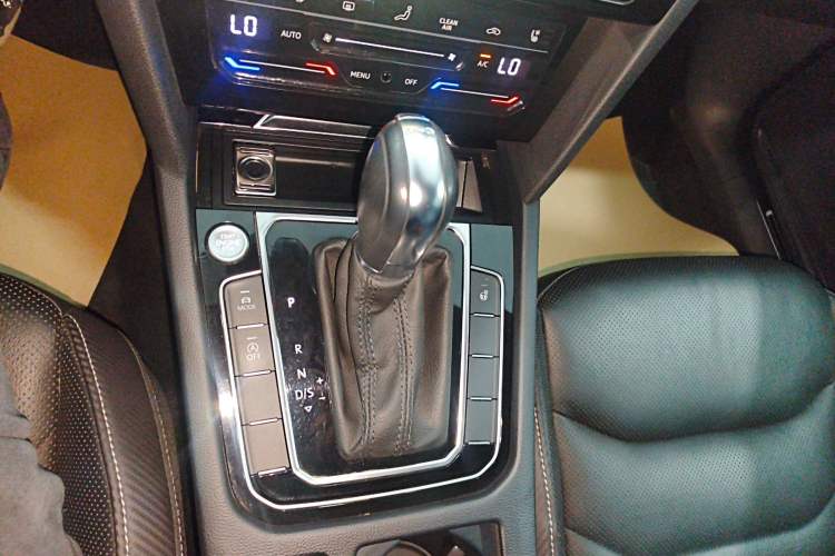 Used Volkswagen FAW-Volkswagen CC 2020 330TSI Glamour Edition China VI Standard Gear Lever