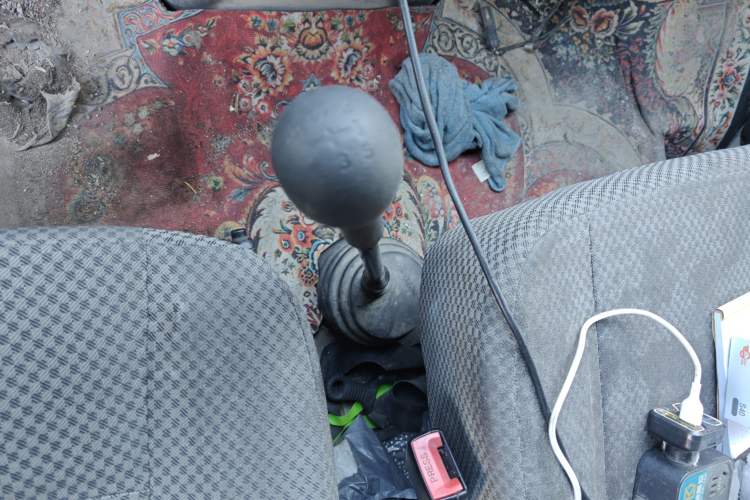 Used Iveco Daily 2020 2.8T V35 Box Truck with Dual Tires Mid-Roof Design 3 Seats Emission Standard China V