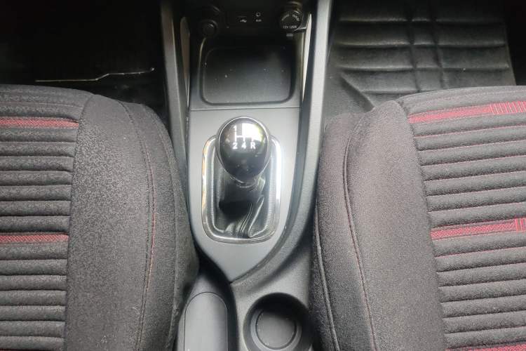 Used CHANGAN CS35 2014 1.6L Manual Luxury Model China IV Standard Gear Lever