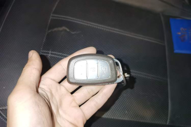 Used Hyundai ix35 2013 2.0L Automatic Two-Wheel Drive Leading GLX China IV Standard Vehicle Key