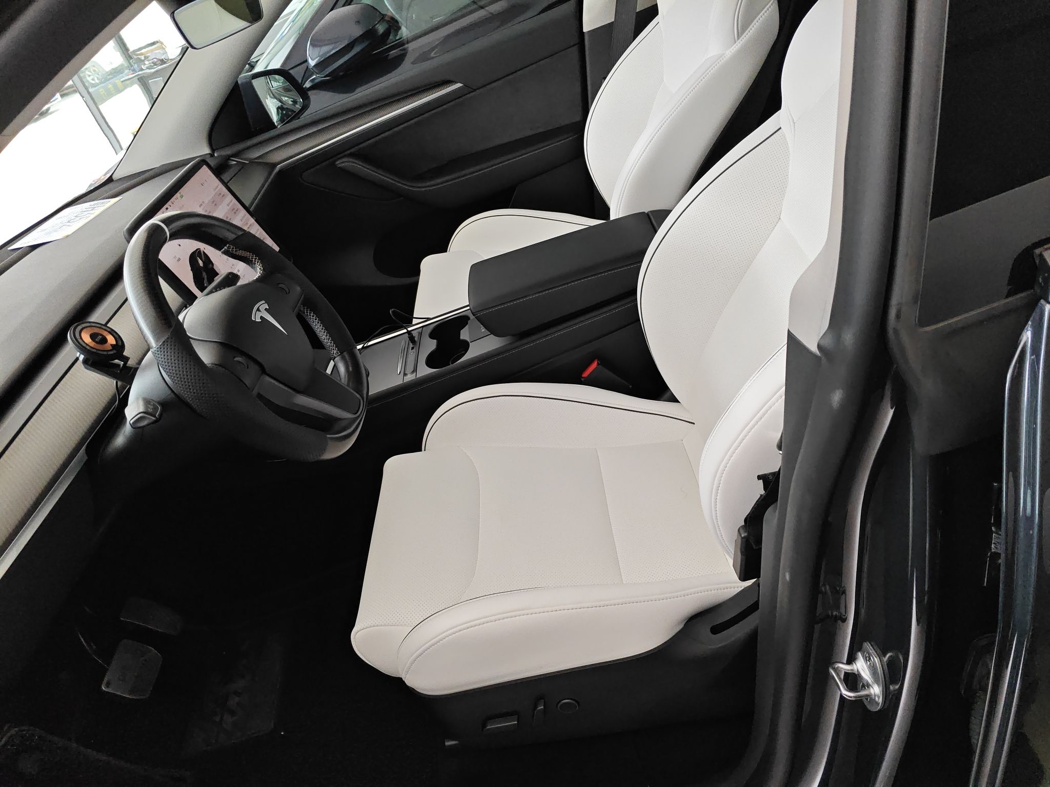 Переднее сиденье в автомобиле