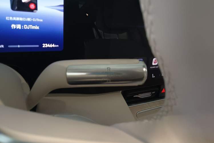 Used Hima AITO M8 2025 Extended-Range Max+ Version 53.4 kWh 5-Seater Edition Gear Lever