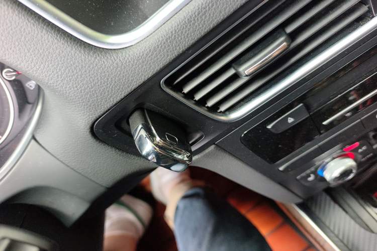 Used Audi Q5 2017 Plus 40 TFSI Comfort Model Vehicle Key