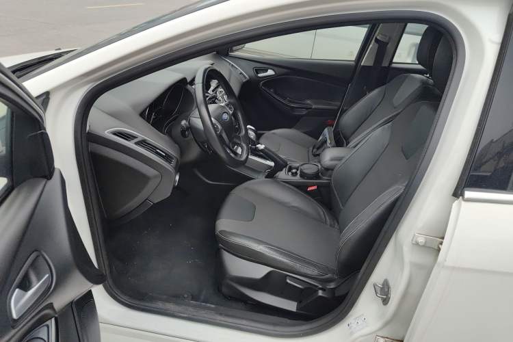 Used Ford Focus 2012 Hatchback 2.0L Automatic Luxury Sport Model
