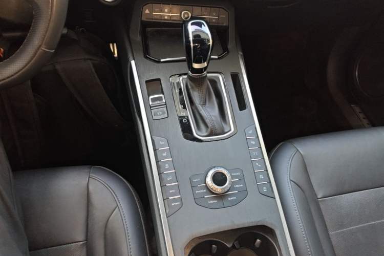 Used Wey VV5 2017 2.0T Flagship Edition Gear Lever