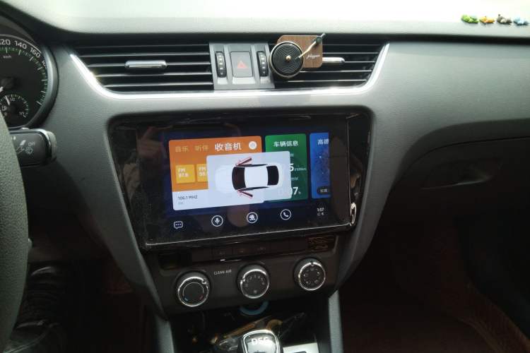 Used Skoda Octavia 2020 TSI230 DSG SmartDrive Comfort Edition Audio And AC Panel