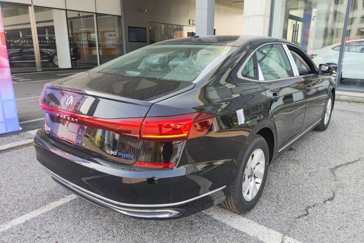 Used Volkswagen Passat New Energy 2025 430 PHEV Hybrid Business Edition Rear Right 45 Deg